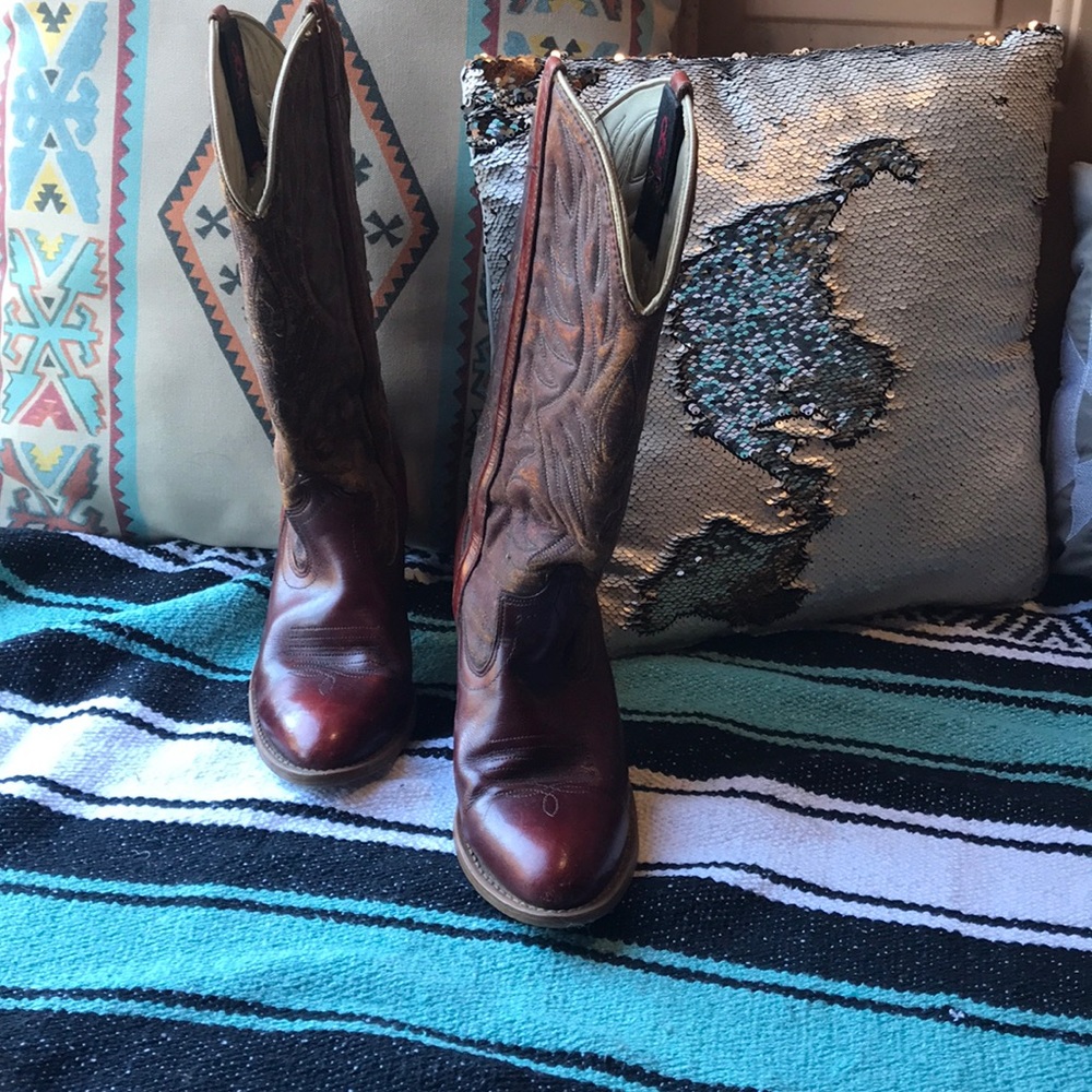 Vintage cowgirl boots! Mahogany with heels!